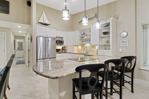 1692 Bluff Villas - Kitchen - Great place to have breakfast or afternoon snack and beverage.