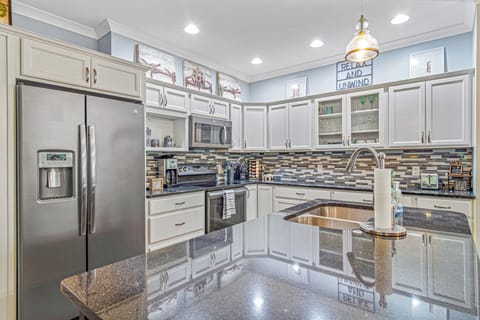 Upper- Full Kitchen (2)