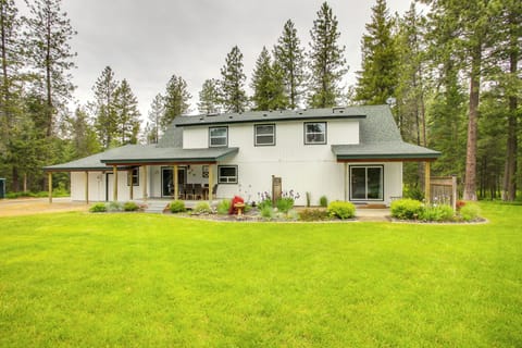 Spirit Lake Vacation Rental | 4BR | 3BA | 3,000 Sq Ft | 3 Stairs Required