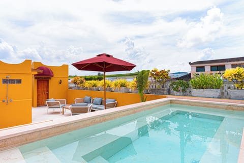 Rooftop pool · Panoramic views · Historic Center skyline · 3rd floor