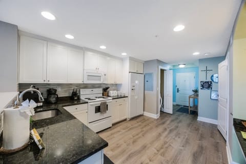 stocked with eating/drinking utensils