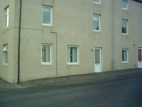 front entrance to 1 Pitgaveny Court 