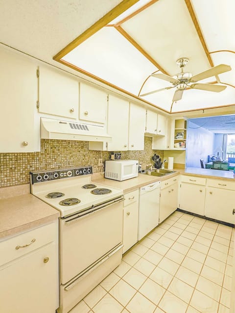 Kitchen area :Refrigerator, Dishwasher, Microwave, Oven/Stove, and many more.