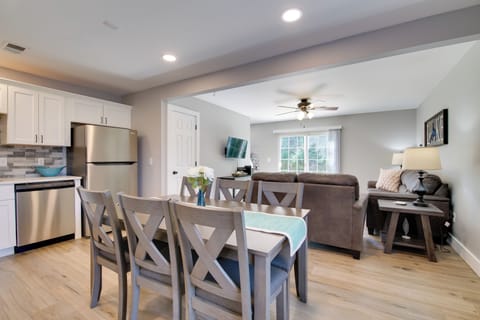 Dining Area | Dishware & Flatware Provided