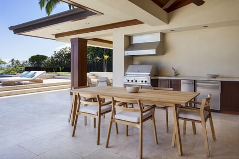 Outdoor Kitchen & BBQ