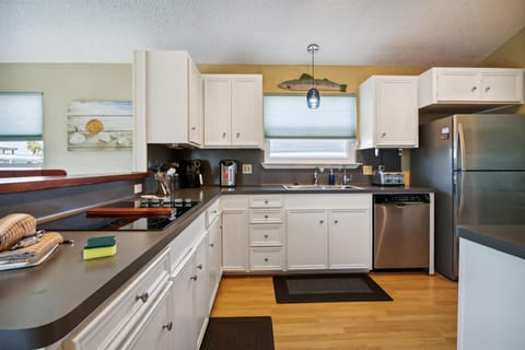 Fully Equipped Kitchen - This large kitchen includes everything you need to prepare simple snacks or full-course meals for you and your guests. It is a pleasure to use.