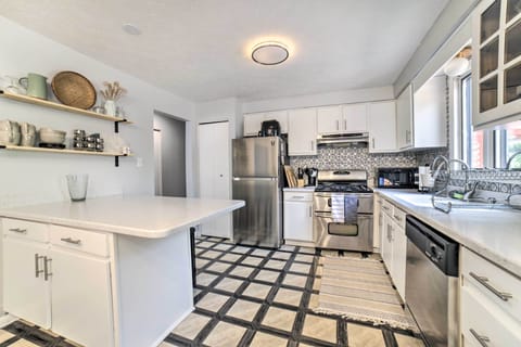 Kitchen | Coffee Maker | Spices | Dishwasher