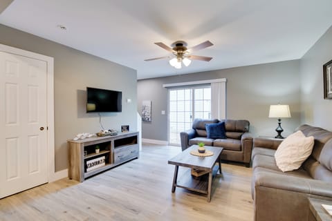 Kimberling City Vacation Rental | 2BR | 1.5BA | 1 Step to Enter | 1,100 Sq Ft