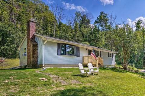 Stockbridge Vacation Rental | 3BR | 1BA | 1,040 Sq Ft | Stairs Required