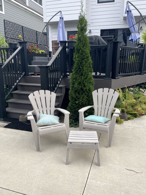 outside of unit guest seating area