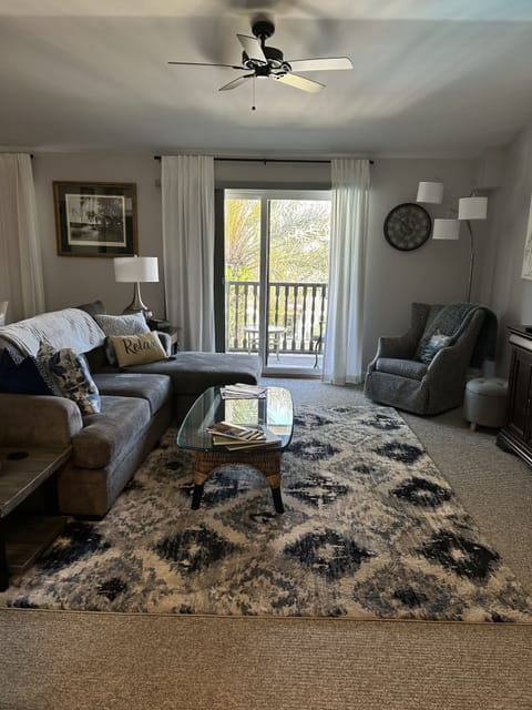 Open the door of 306 to begin your vacation get away!  