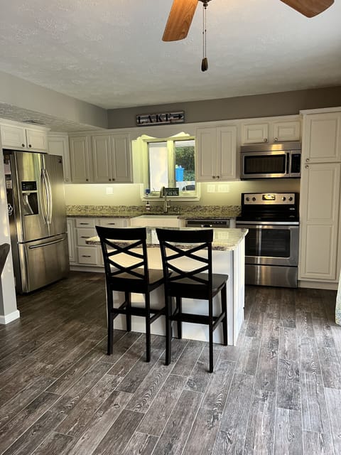 Updated kitchen with all the amenities.