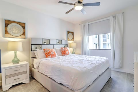Relaxing Scottsdale bedroom near Scottsdale Quarter, with shopping and dining.
