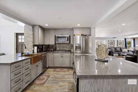 Two ovens upstairs and one oven downstairs - perfect for family gatherings