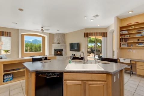 island/breakfast nook