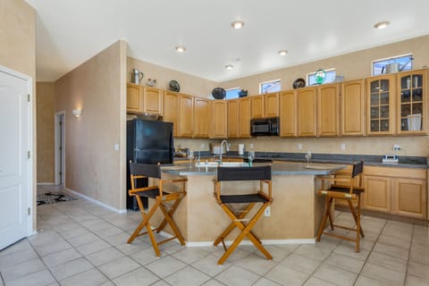 Kitchen with breakfast nook