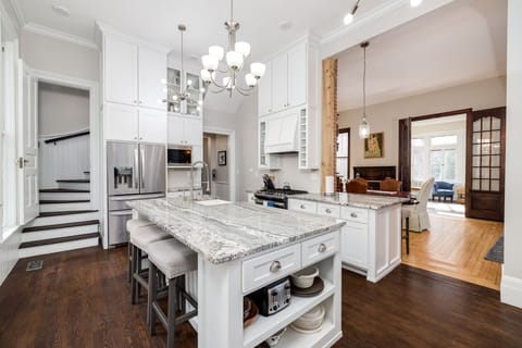 Extra bar seating, large fridge, 12 cup coffee maker, keurig, pour over