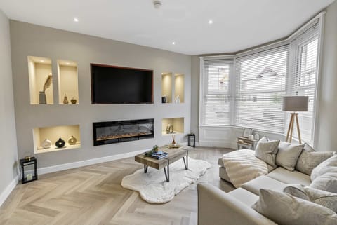 Living Room / Lounge