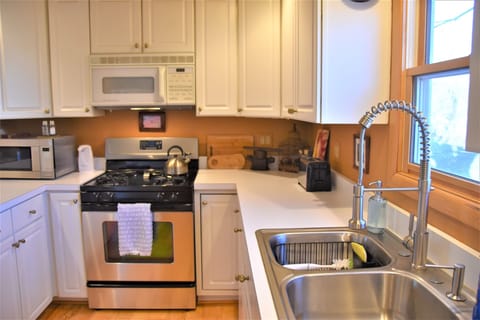 Feel at home in the bright kitchen w/ oven, fridge & included quality coffee. 