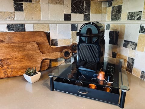 Espresso machine and coffee pot with complimentary supplies