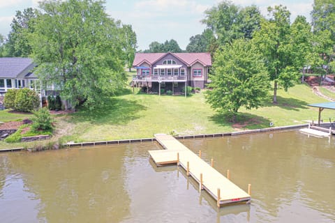 2400 square foot home with deck and dock in a quiet cove