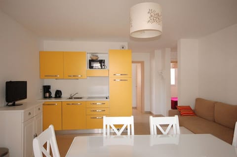 Relax in the colourful open-concept living area to unwind after an exciting day outside