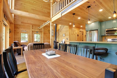 Dining Area | Dishware & Flatware Provided