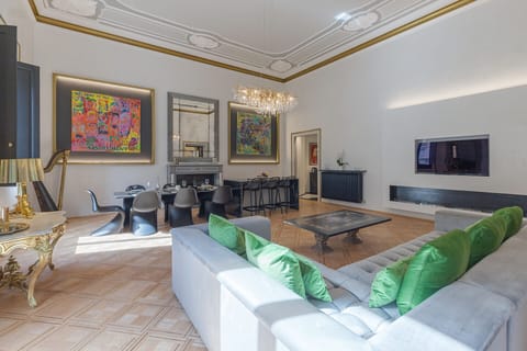 Huge living room with taste and luxurious furnishings