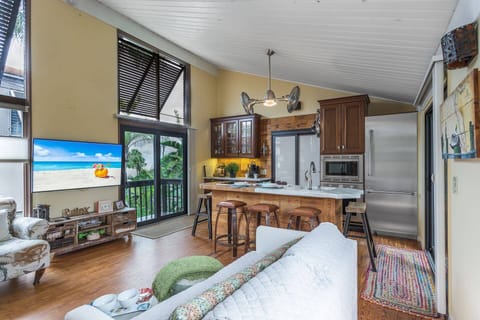 Corner unit condo with vaulted ceilings.  Coffee table has been added. Cable & WiFi included.