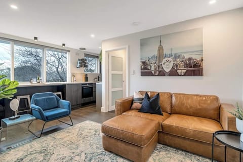 The Balmainer - Stylish, Unique, Executive Abode in the Heart of Balmain