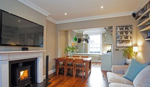 Open-plan living, dining and kitchen area