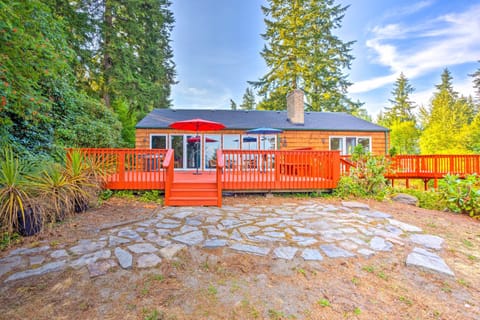 Puyallup Vacation Rental | 3BR | 4BA | 3,180 Sq Ft | Stairs Required to Access