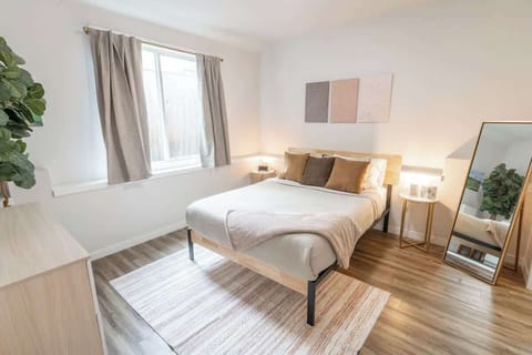 Spacious Queen Bedroom with comfy mattress, crisp sheets and lots of extra pillows~