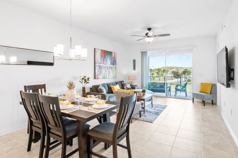 Living Room & Dining Room#Disney #Parks #StoreyLake #Apartment #Vacation #Rental #Kissimmee #Orlando