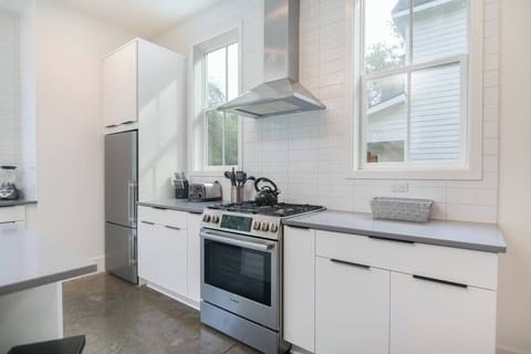 Stainless steel appliances, gas stove, fridge + wine fridge and fully stocked kitchen great for cooking and entertaining.