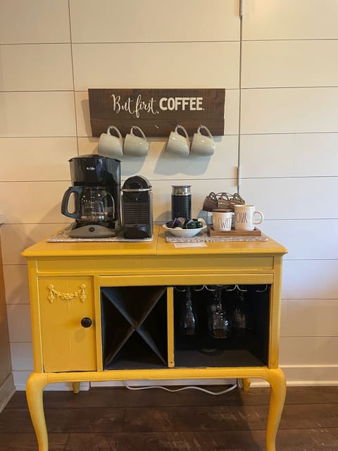 Coffee bar with Drip and Nespresso