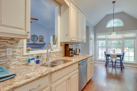 Kitchen | Fully Equipped | Coffee Maker | Dishware/Flatware | Toaster Oven