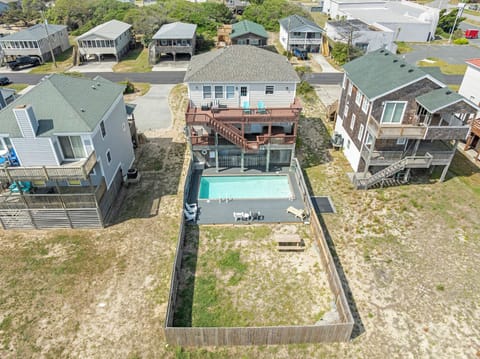 GR3611: Beach Bum'n | Back Exterior