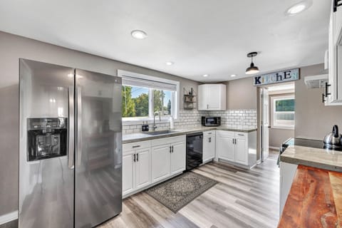 Kitchen - fully stocked and with a coffee bar.