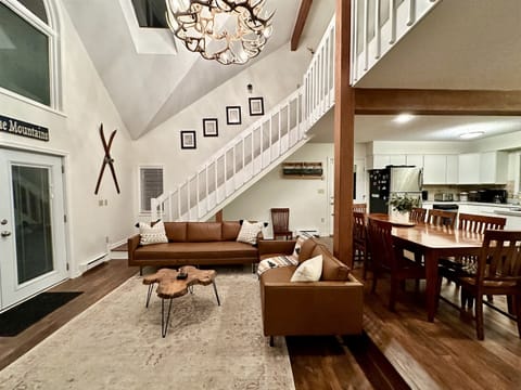 Open Kitchen to living room/dining