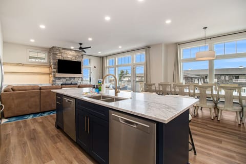 2nd floor the main Kitchen two dishwashers.