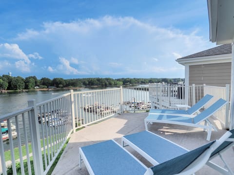 Welcome to Top Shelf! Top floor deck with loungers!