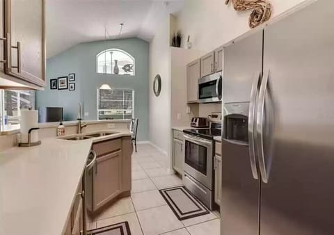 Kitchen with breakfast nook