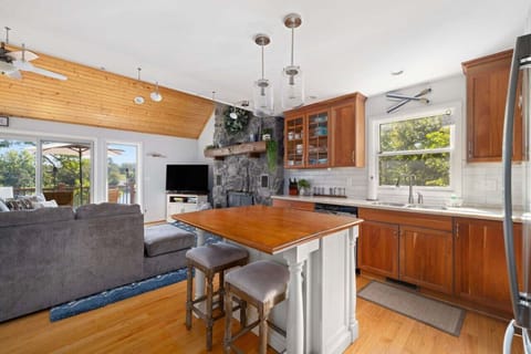 Whether it's a quick breakfast or a gourmet dinner, this kitchen is ready for it all.