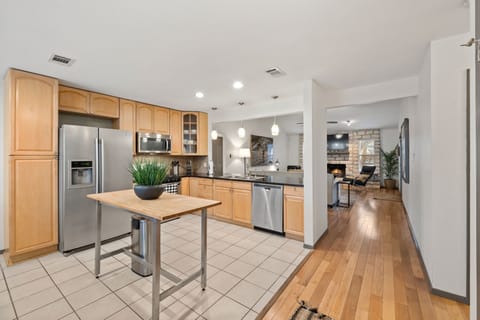 Experience culinary excellence with our complete kitchen utensils, crafted with amazing quality and designed to perfection.