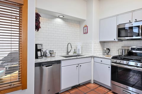 Unit 70 - Kitchen (1)