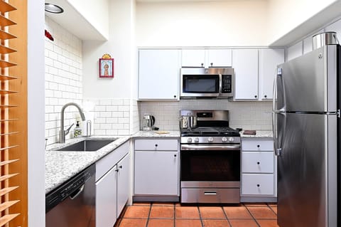 Unit 70 - Kitchen (2)