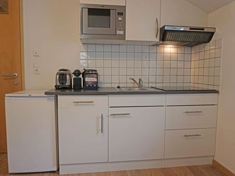 Cabinetry, Property, Countertop, Kitchen Sink, Kitchen Appliance, Kitchen Stove, Kitchen, Building, Home Appliance, Interior Design