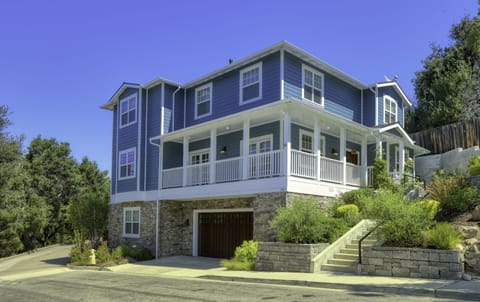 552 Paseo 4+ Bedroom Private Home Rental - 5 Minute Walk to the