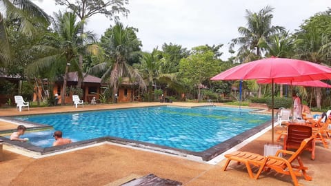 great pool and garden area